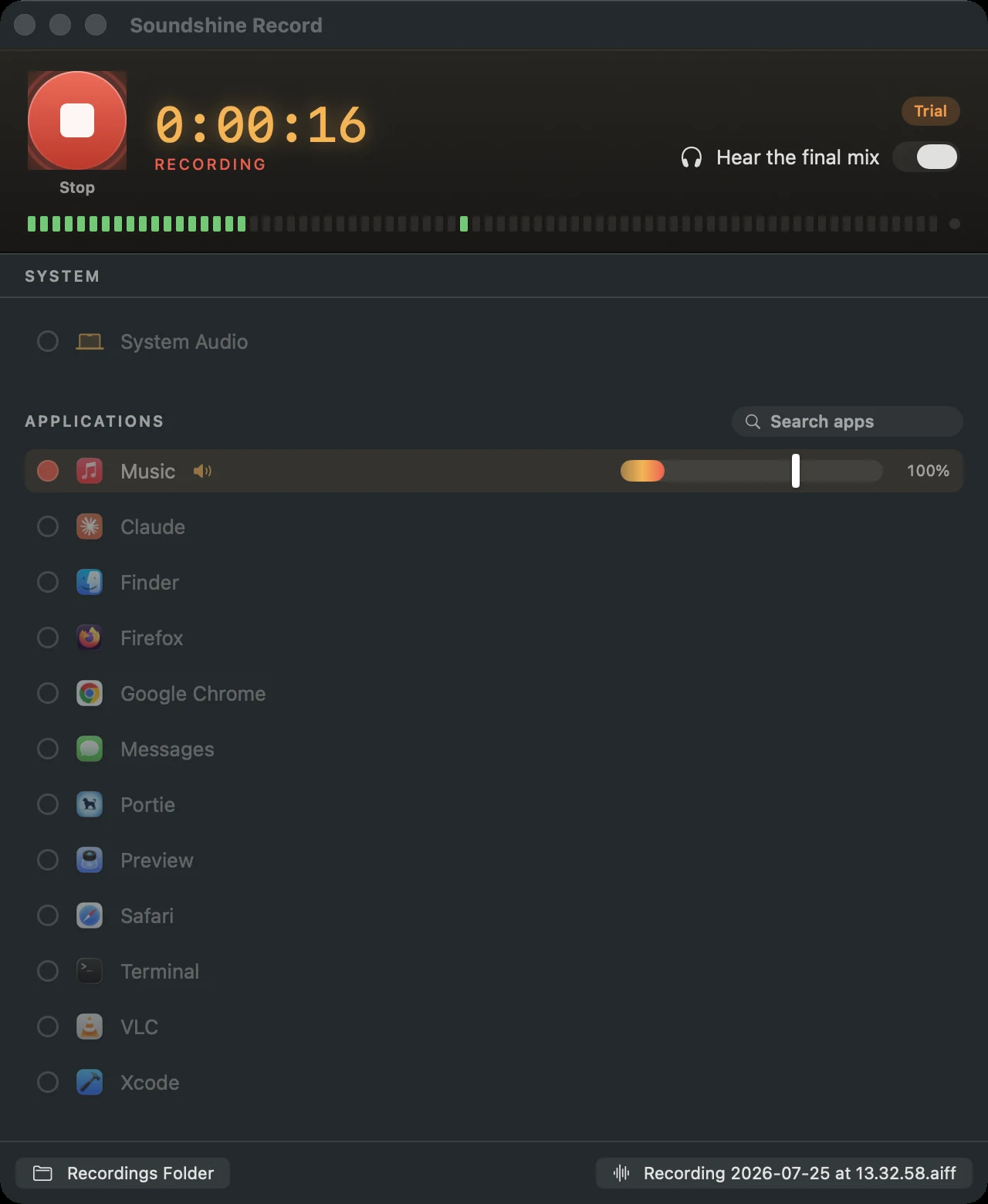 Soundshine Record grabando, con el cronómetro en marcha, Music activada como fuente, su propio control de volumen y medidor de nivel en vivo, y el archivo de salida indicado en la parte inferior de la ventana.
